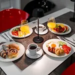 Frühstückspension Center - Breakfast Included Pula