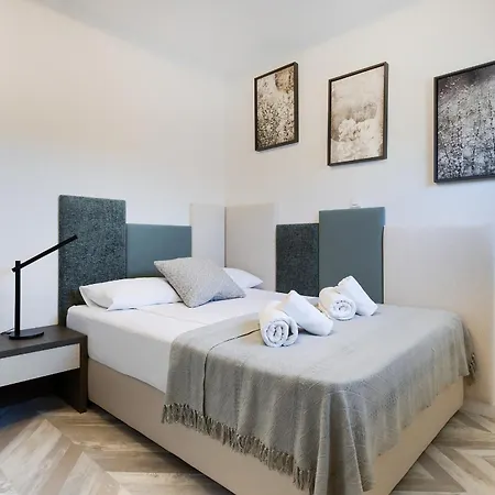 Center - Breakfast Included 4* Pula