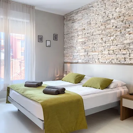 Bed & Breakfast Center - Breakfast Included Pula