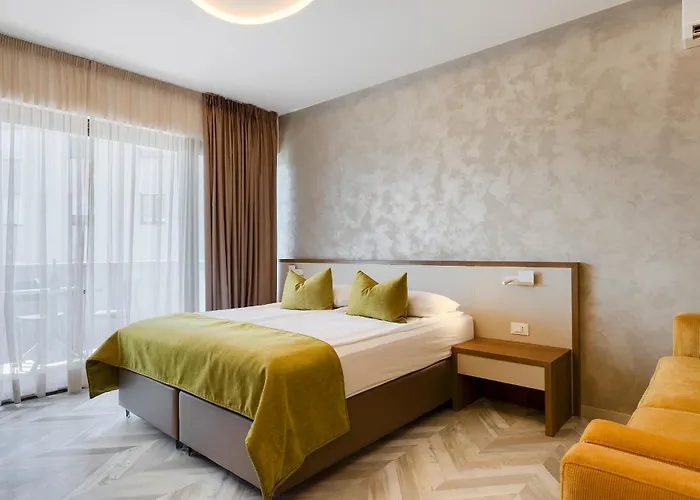 Center - Breakfast Included 풀라