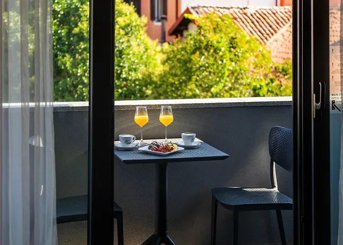 Center - Breakfast Included B&B 풀라