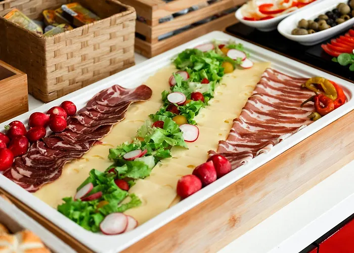 Center - Breakfast Included 풀라