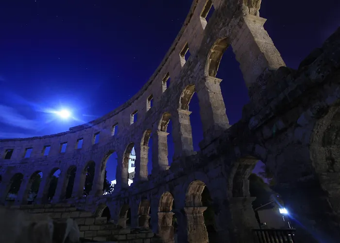 Center - Breakfast Included B&B