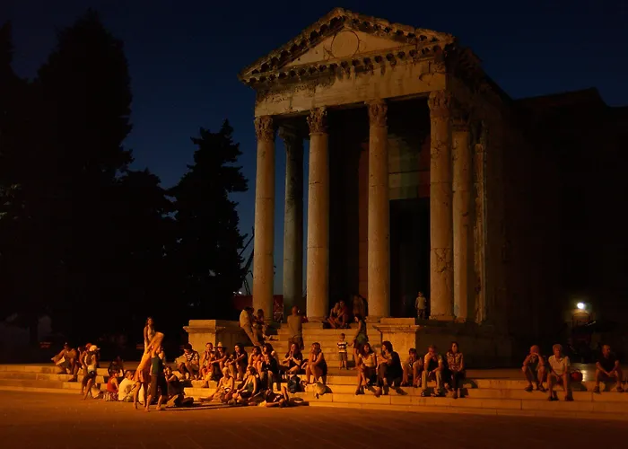 Center - Breakfast Included 4*