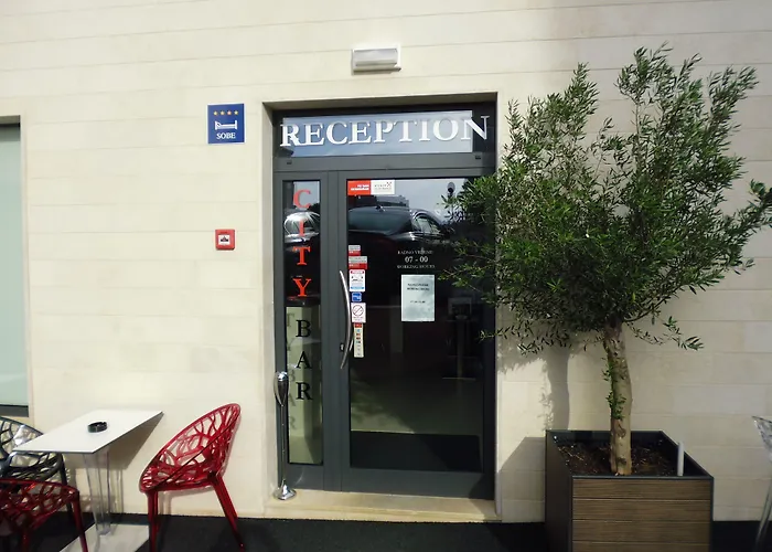 Center - Breakfast Included 4* 풀라