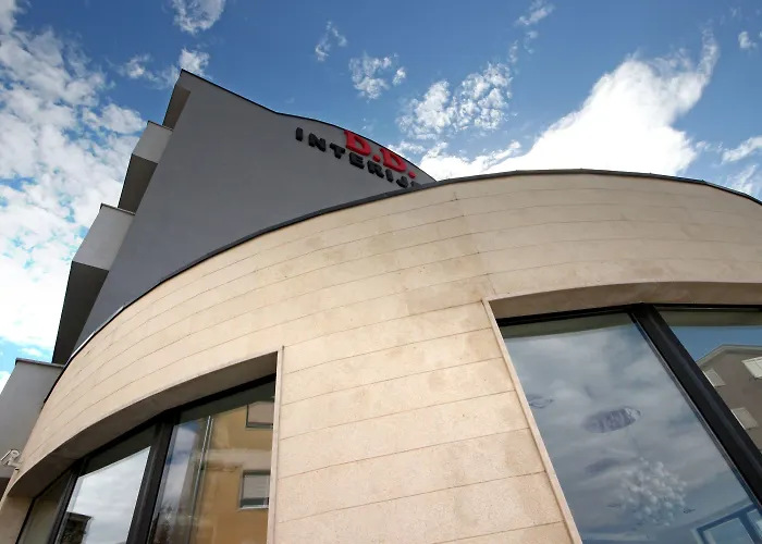 Center - Breakfast Included 풀라