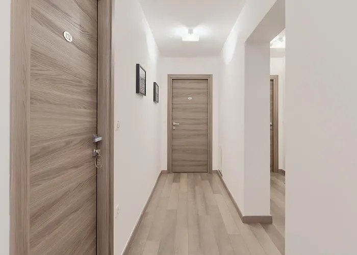 Center - Breakfast Included 풀라