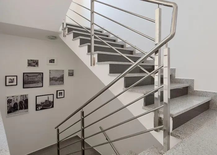 B&B Center - Breakfast Included 풀라