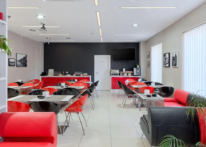 Center - Breakfast Included 풀라