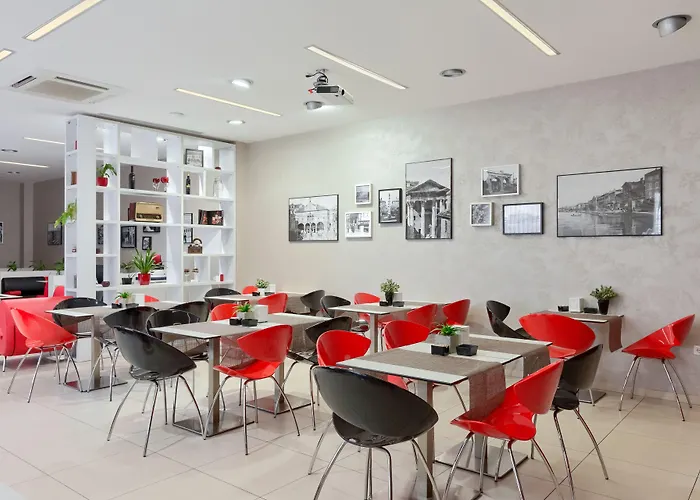 Center - Breakfast Included B&B 풀라