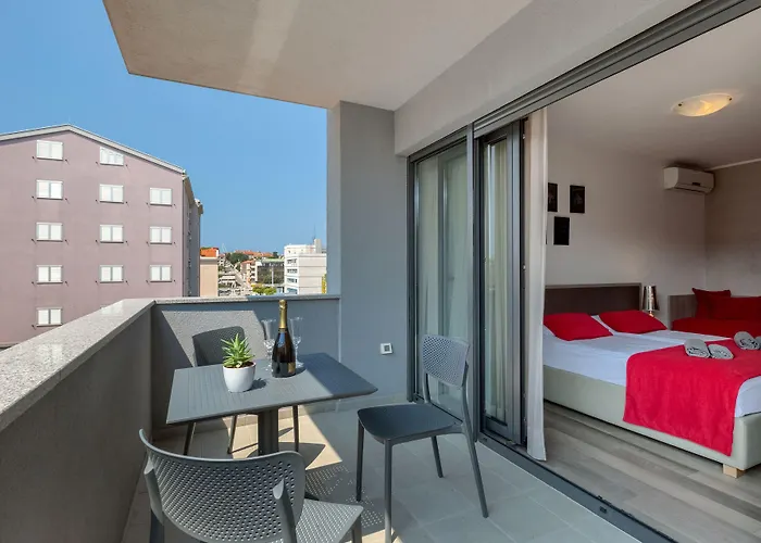 Center - Breakfast Included 풀라