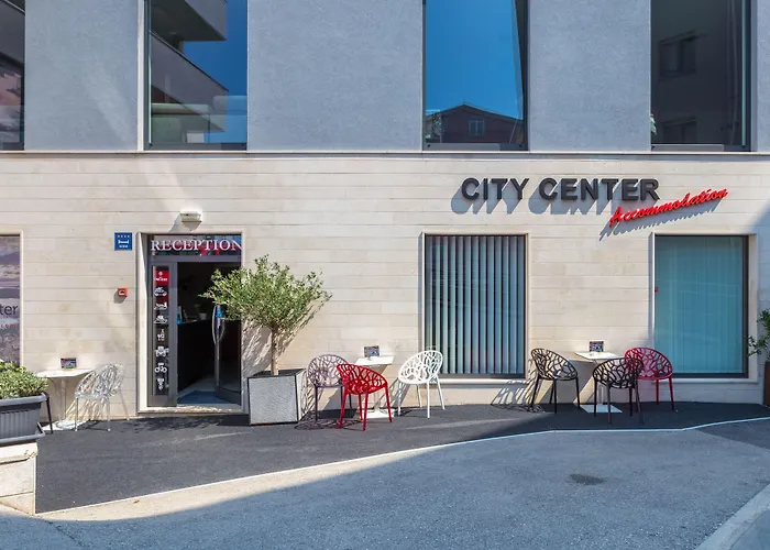 Center - Breakfast Included 4* 풀라