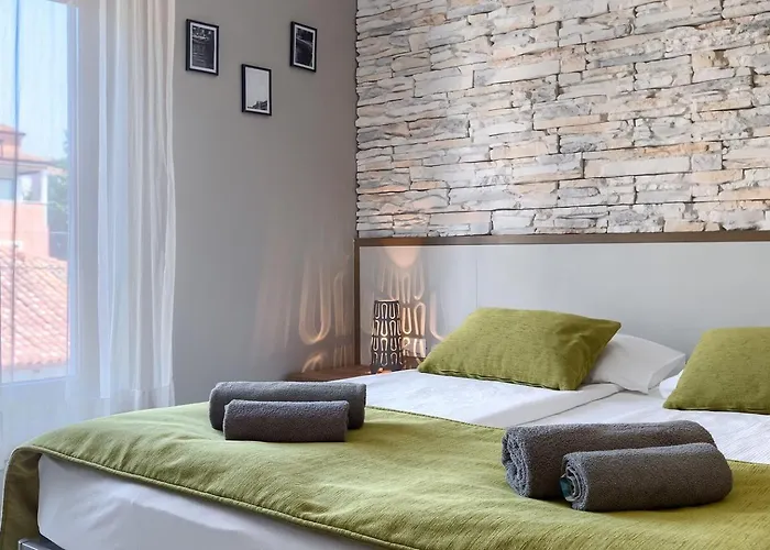 Center - Breakfast Included 풀라