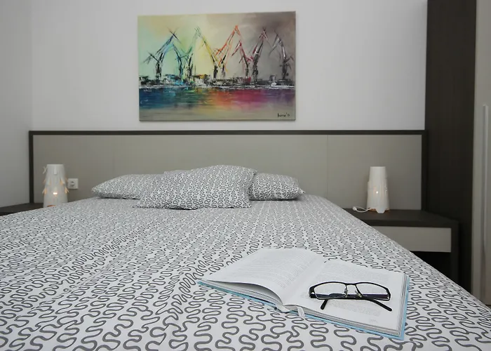 Center - Breakfast Included 풀라