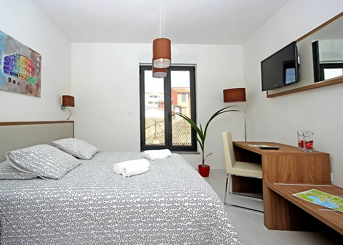 Center - Breakfast Included B&B