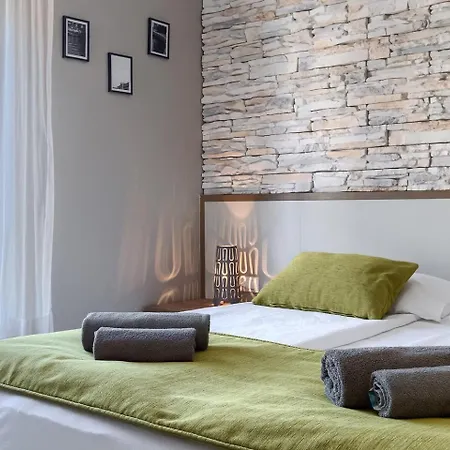 Pula City Center Accommodation - Breakfast Included Pula