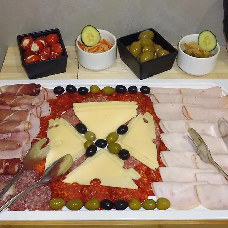 Center - Breakfast Included Alojamento de Acomodação e Pequeno-almoço 4*