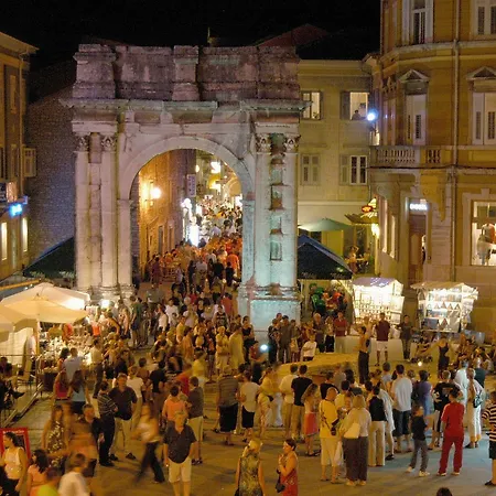 Bed & Breakfast Pula City Center Accommodation With Free Parking 4*