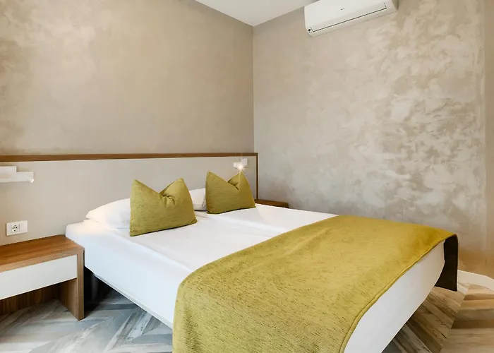 Bed and Breakfast Center - Breakfast Included 4*