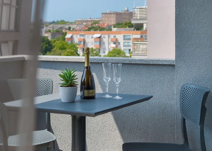 Center - Breakfast Included Bed and Breakfast 4*