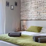 Pula City Center Accommodation - Breakfast Included Pula