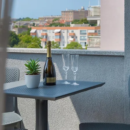 Center - Breakfast Included 4* Pula