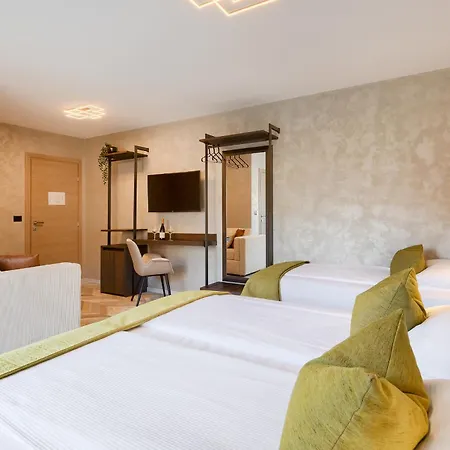 Center - Breakfast Included 4* Pula