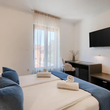 Nocleg ze śniadaniem Center - Breakfast Included 4*