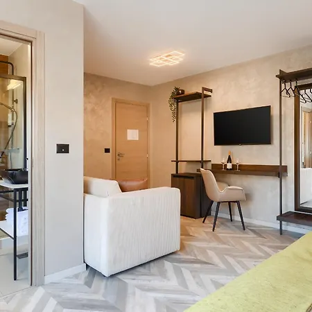 Center - Breakfast Included Nocleg ze śniadaniem