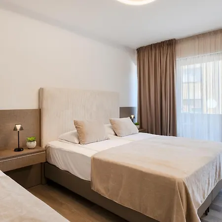 Nocleg ze śniadaniem Center - Breakfast Included 4*