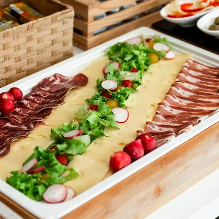 Center - Breakfast Included Pula