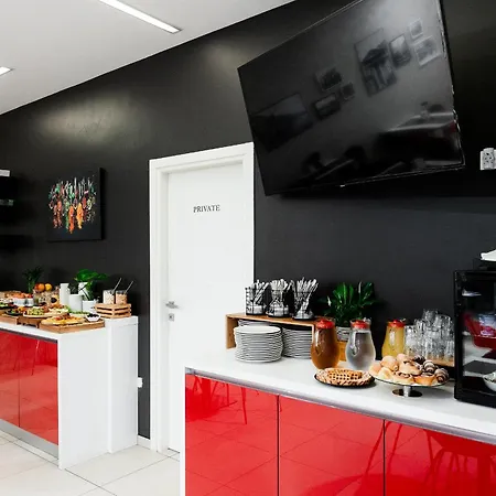 Center - Breakfast Included Nocleg ze śniadaniem