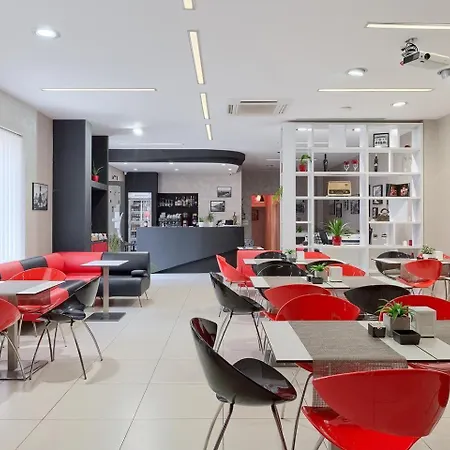 Frühstückspension Center - Breakfast Included