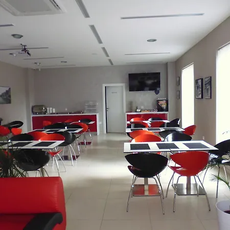 Nocleg ze śniadaniem Center - Breakfast Included 4*