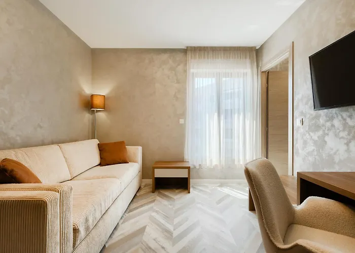 Center - Breakfast Included Oda ve Kahvaltı 4*