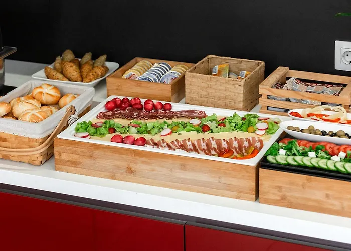 Center - Breakfast Included Oda ve Kahvaltı 4*