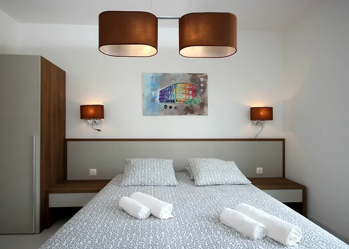 Center - Breakfast Included Oda ve Kahvaltı 4*