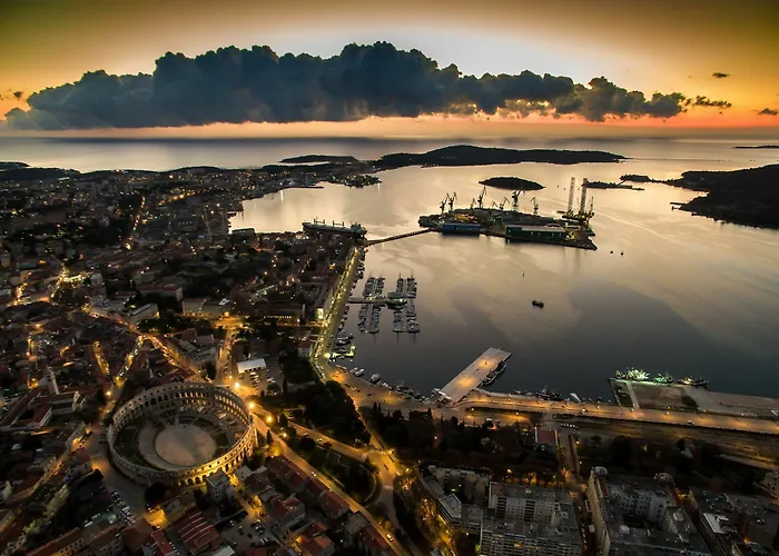 Center - Breakfast Included Oda ve Kahvaltı Pula